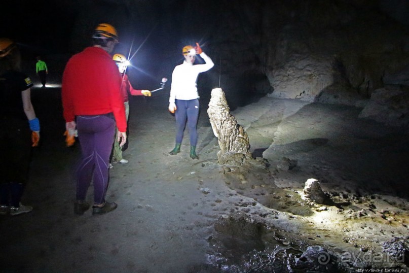 Полые скалы Вьетнама: золотые потолки пещеры Tu Lan
