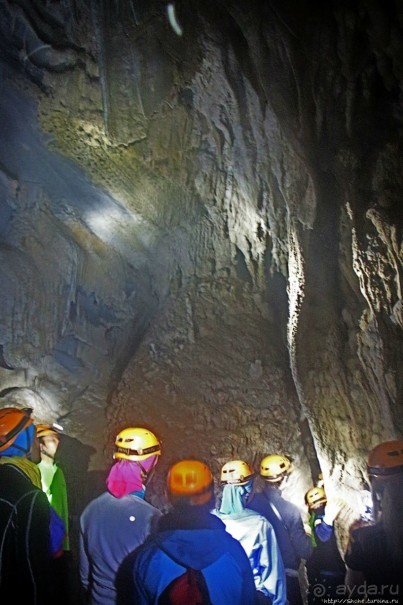 Полые скалы Вьетнама: золотые потолки пещеры Tu Lan
