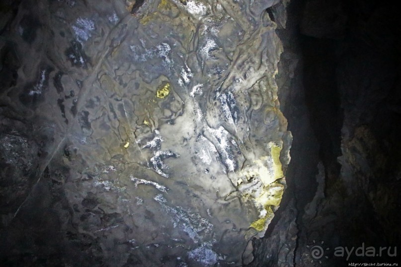 Полые скалы Вьетнама: золотые потолки пещеры Tu Lan