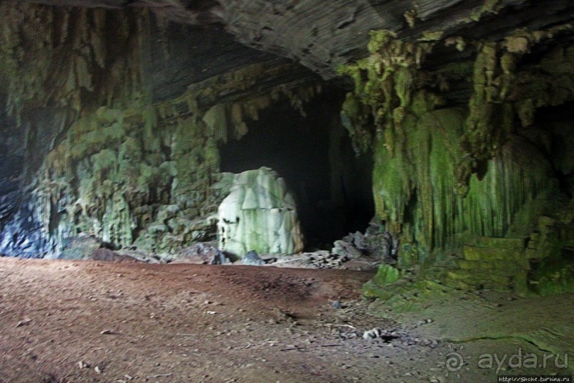 Полые скалы Вьетнама: золотые потолки пещеры Tu Lan