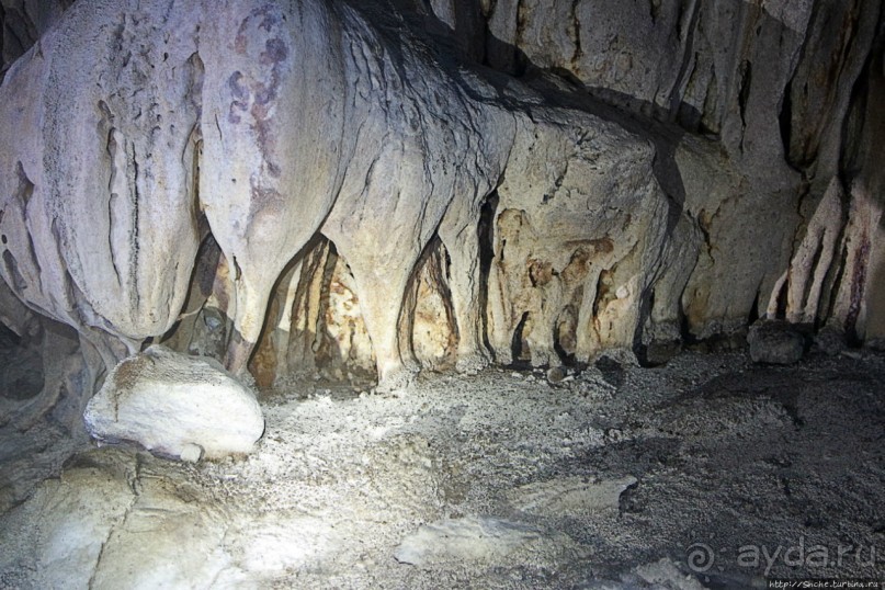 Полые скалы Вьетнама: золотые потолки пещеры Tu Lan