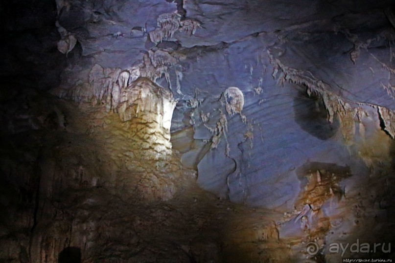 Полые скалы Вьетнама: золотые потолки пещеры Tu Lan