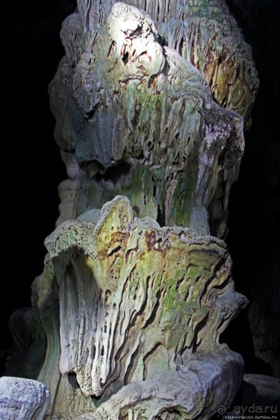 Полые скалы Вьетнама: золотые потолки пещеры Tu Lan