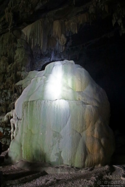 Полые скалы Вьетнама: золотые потолки пещеры Tu Lan