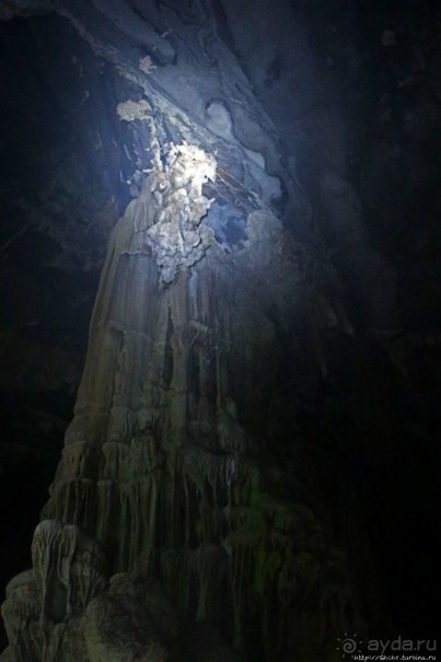 Полые скалы Вьетнама: золотые потолки пещеры Tu Lan