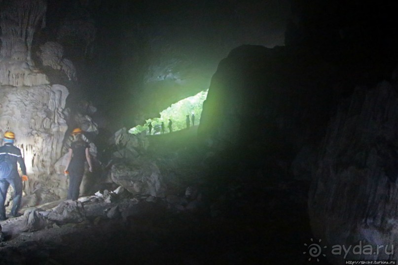 Полые скалы Вьетнама: золотые потолки пещеры Tu Lan