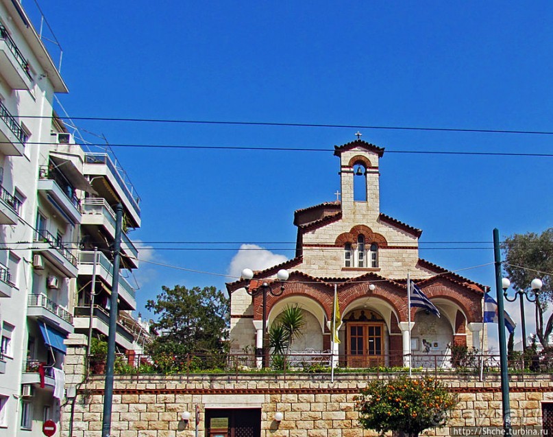 Весь Пирей — от узких улочек до широких проспектов