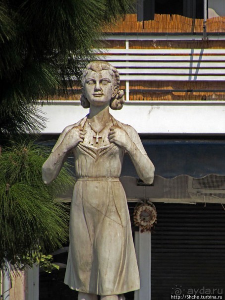 Весь Пирей — от узких улочек до широких проспектов