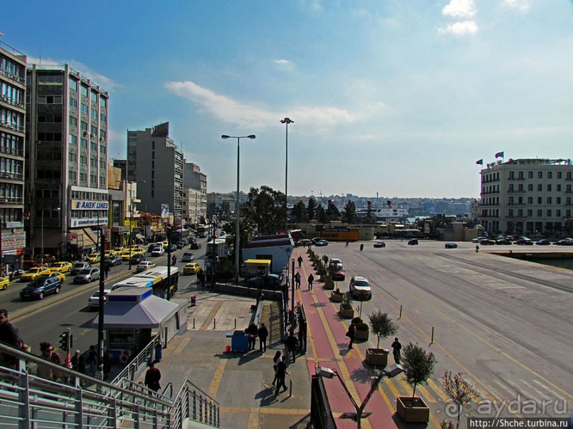 Весь Пирей — от узких улочек до широких проспектов