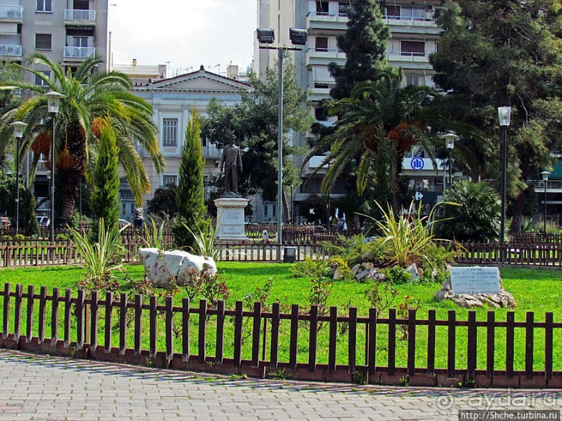 Весь Пирей — от узких улочек до широких проспектов