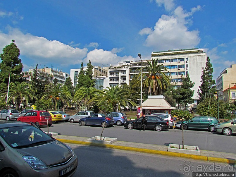 Весь Пирей — от узких улочек до широких проспектов