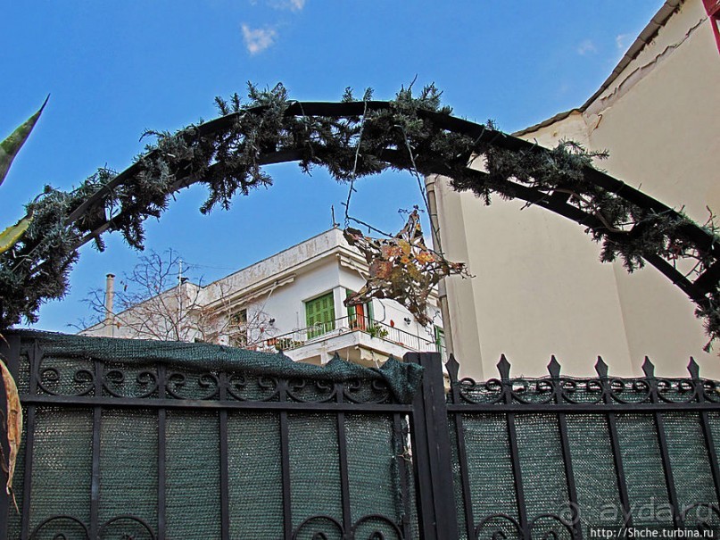 Весь Пирей — от узких улочек до широких проспектов