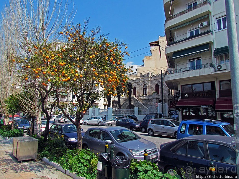 Весь Пирей — от узких улочек до широких проспектов