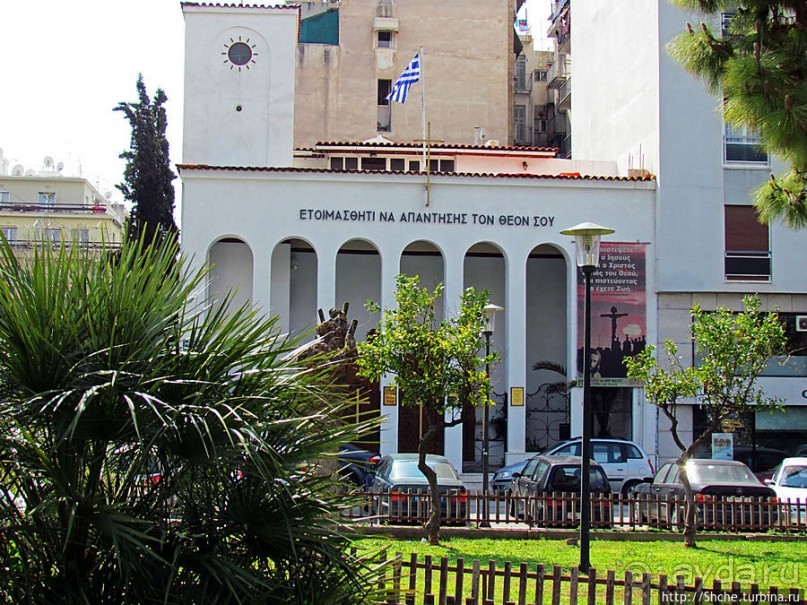 Весь Пирей — от узких улочек до широких проспектов