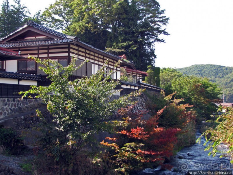 "У безымянного поселка..."