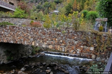 Уединенный андоррский городок в ущелье речушки Riu d'Os 