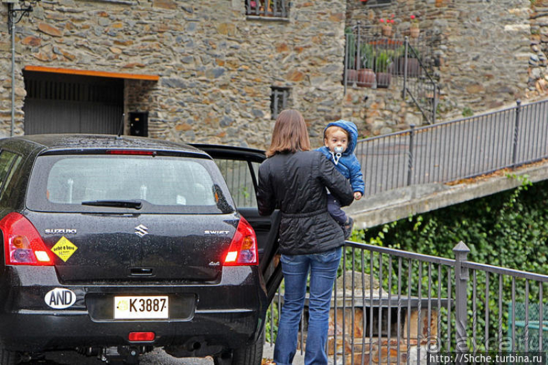 Уединенный андоррский городок в ущелье речушки Riu d'Os 