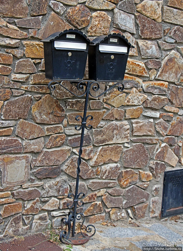 Уединенный андоррский городок в ущелье речушки Riu d'Os 