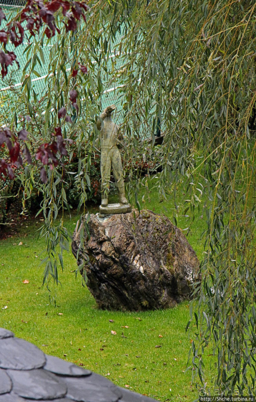 Уединенный андоррский городок в ущелье речушки Riu d'Os 