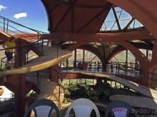 Обед над пропастью с видом на горы