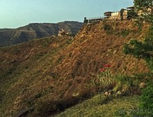 Обед над пропастью с видом на горы