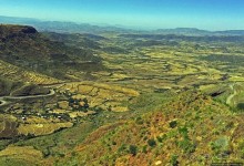 Обед над пропастью с видом на горы