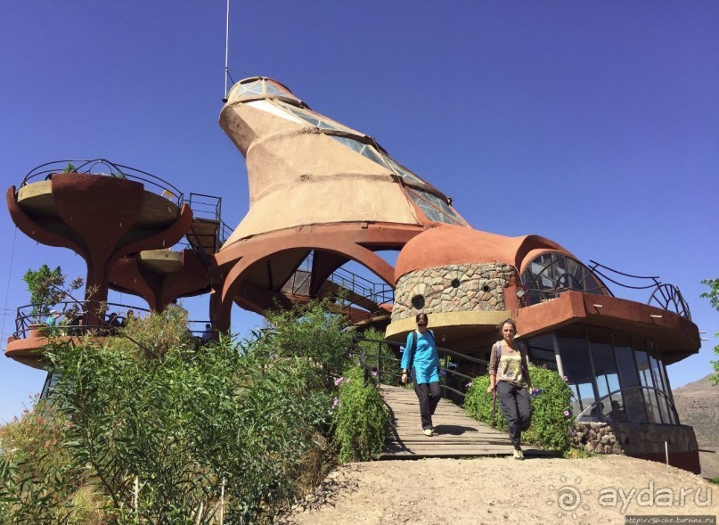 Обед над пропастью с видом на горы