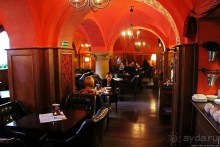 Разогретое пиво и креветочный шашлык (вместо утки) в ратуше