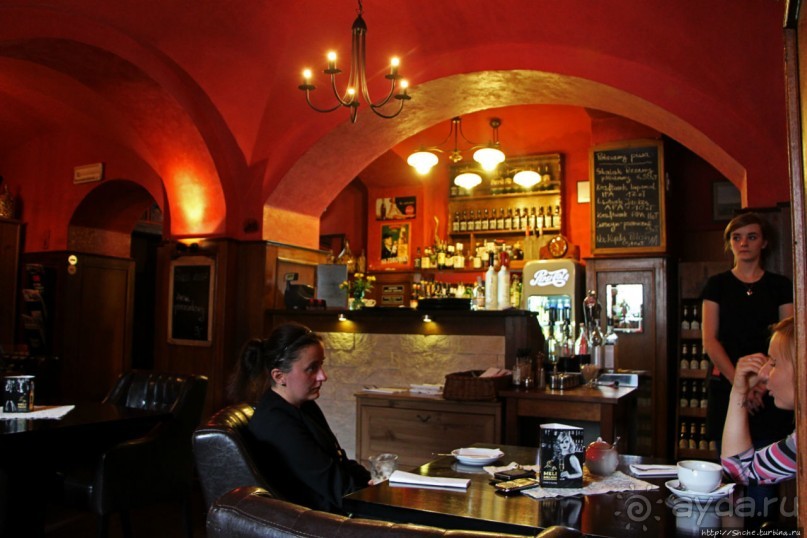 Разогретое пиво и креветочный шашлык (вместо утки) в ратуше