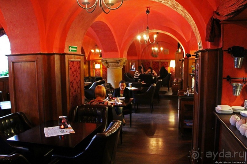 Разогретое пиво и креветочный шашлык (вместо утки) в ратуше