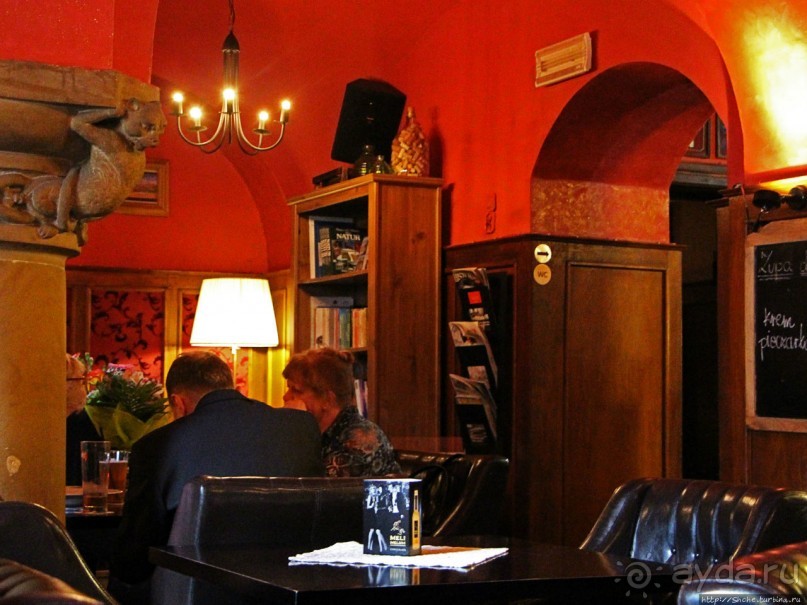 Разогретое пиво и креветочный шашлык (вместо утки) в ратуше