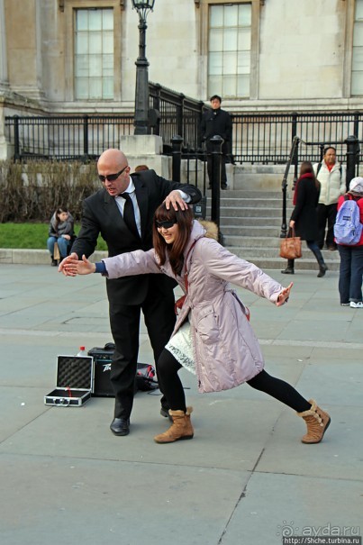 Развлекуха на Трафальгарской площади.