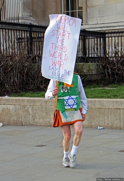 Развлекуха на Трафальгарской площади.