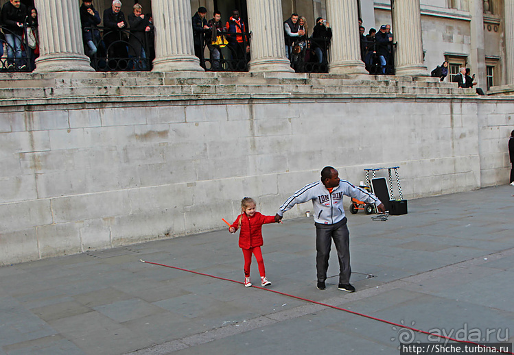 Развлекуха на Трафальгарской площади.