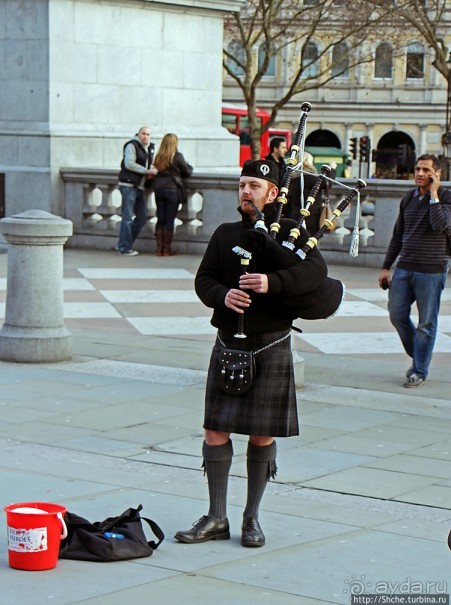 Развлекуха на Трафальгарской площади.
