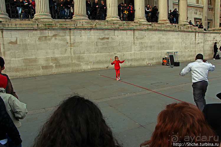 Развлекуха на Трафальгарской площади.