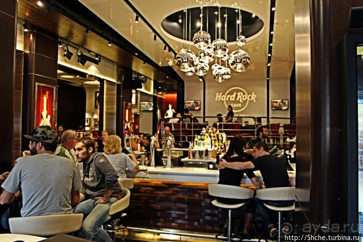 "Культовое" кафе в Барселоне... Мадонна, Шакира и д.р