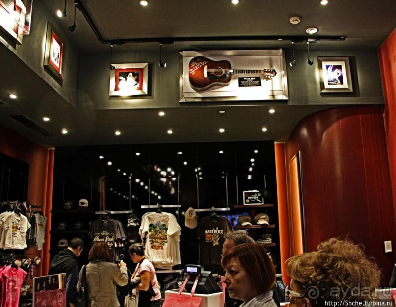 "Культовое" кафе в Барселоне... Мадонна, Шакира и д.р