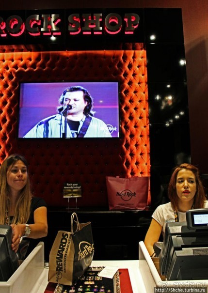 "Культовое" кафе в Барселоне... Мадонна, Шакира и д.р