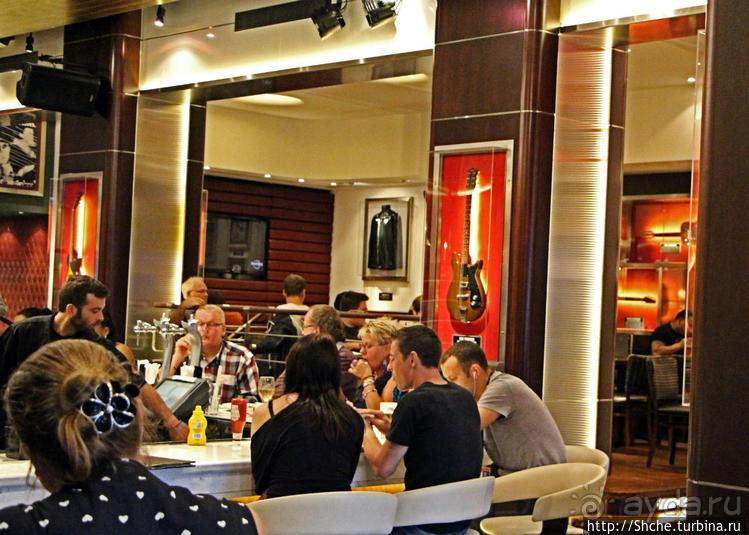 "Культовое" кафе в Барселоне... Мадонна, Шакира и д.р