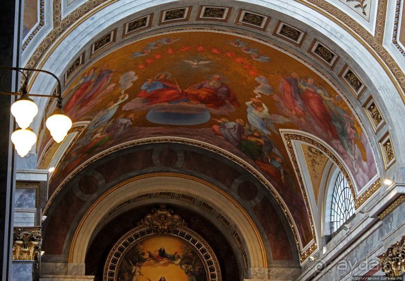 Базилика Святого Адальберта — первый и главный храм Венгрии