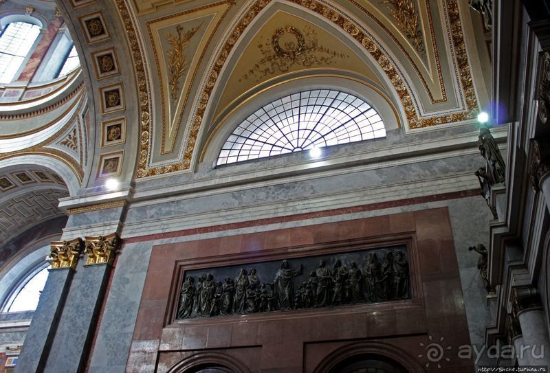 Базилика Святого Адальберта — первый и главный храм Венгрии