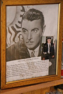 Альбом отзыва ""Антикварный" паб в глубинке Ирландии"