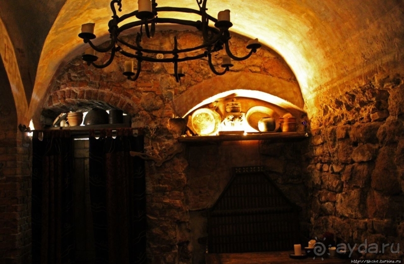 Аутентичный средневековый ресторан Rozengrāls в центре Риги