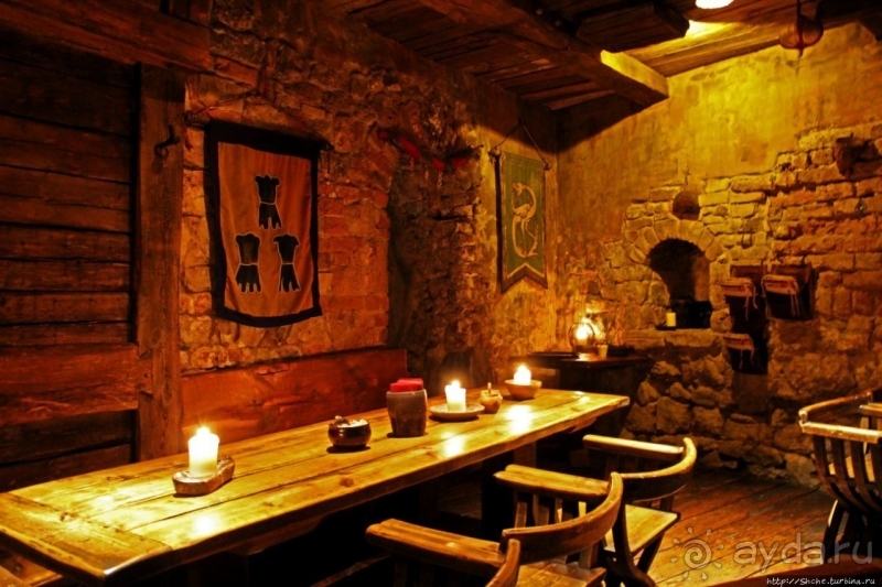 Аутентичный средневековый ресторан Rozengrāls в центре Риги