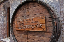 Аутентичный средневековый ресторан Rozengrāls в центре Риги