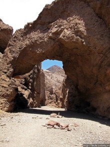 Долина Смерти. Natural Bridge Canyon — русло древней реки