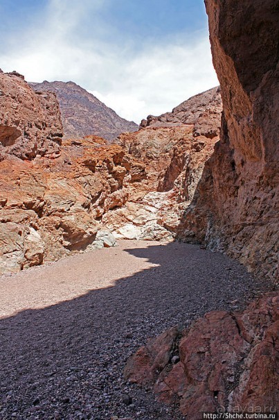Долина Смерти. Natural Bridge Canyon — русло древней реки
