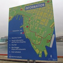 А здесь встречают пароходы, совсем не там, где поезда