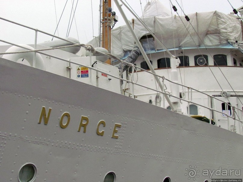 А здесь встречают пароходы, совсем не там, где поезда